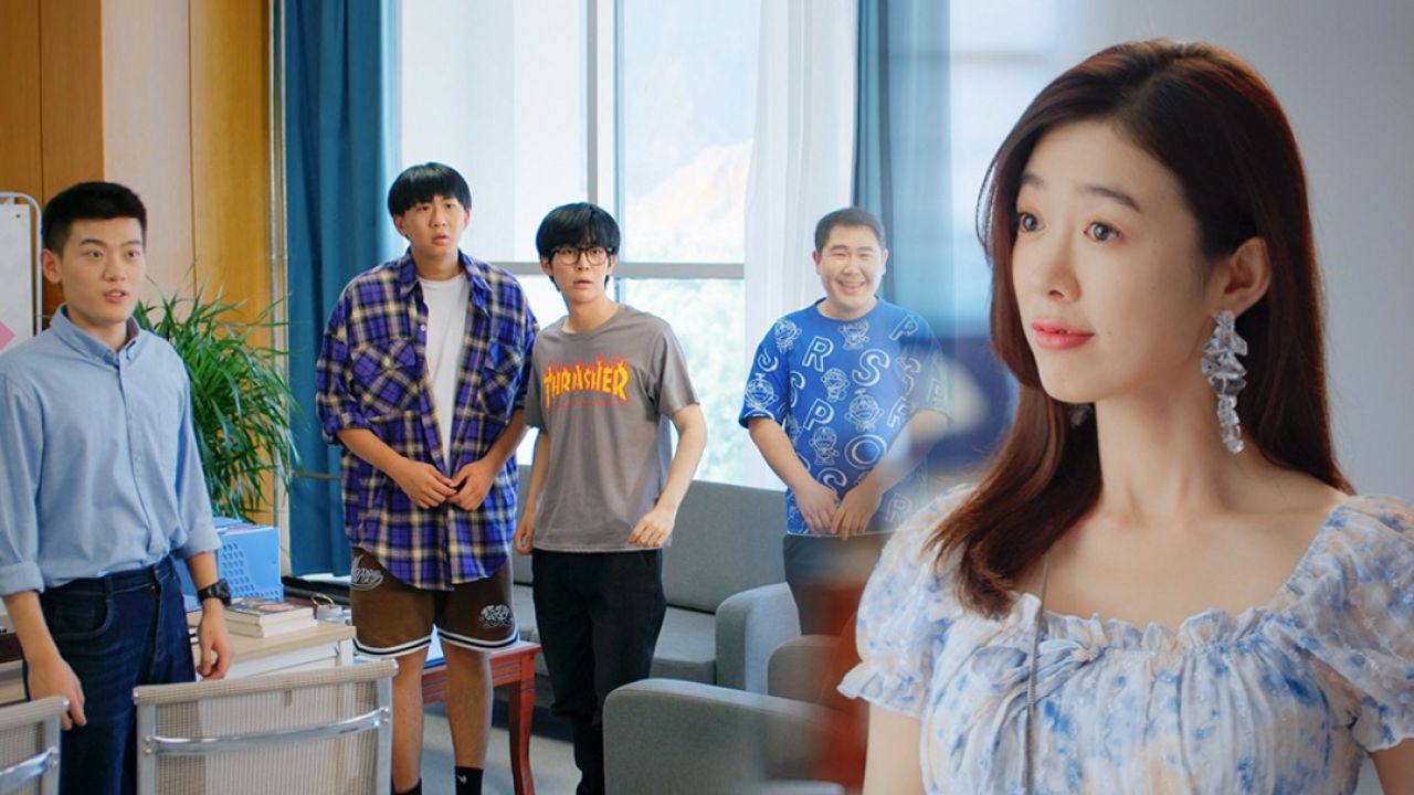 恋爱告急!初恋空降校园疯狂表白霸总