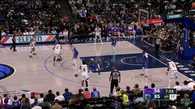 抓住机会大显身手！马丁眼疾手快抢断之后直捣黄龙双手背扣