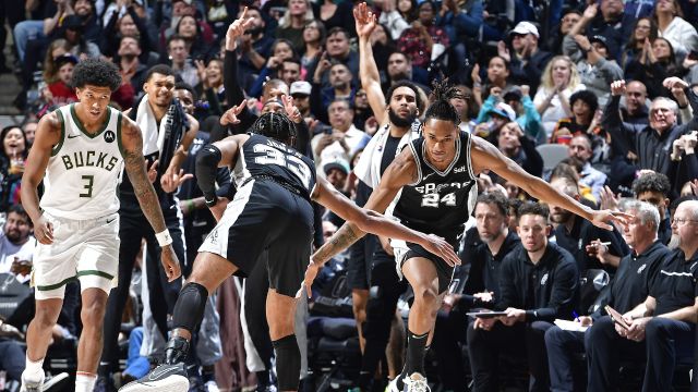 瓦塞尔vs雄鹿集锦 拿下全队最高34分6篮板三分9中6遗憾败北