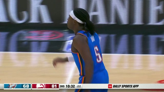 打你个猝不及防！特雷杨灵活乍现妙传卡佩拉双手暴扣