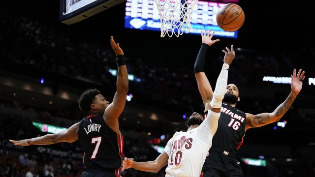 骑士111-99热火 米切尔27分13篮板带领骑士拿下比赛