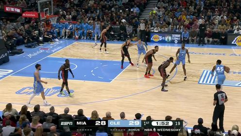 《NBA骑士》潇洒自如游走于人群之中 米切尔两次突破上篮连得4分