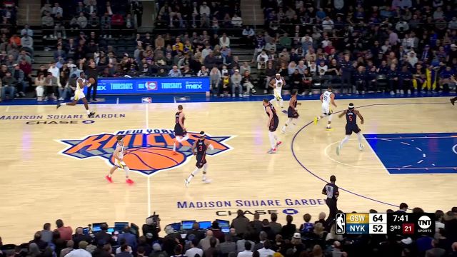 迪文琴佐挑战格林拉杆上篮 库明加反击发难双手扣篮