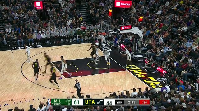 机会留给有准备的人！塞克斯顿上篮球被切掉科林斯顺势暴扣一气呵成