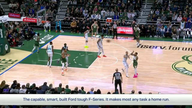 个人单打教科书！字母哥风骚脚步顶开防守完成战斧劈扣