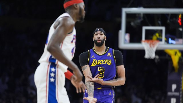 戴维斯vs76人集锦 拿下23+19攻防两端火力全开