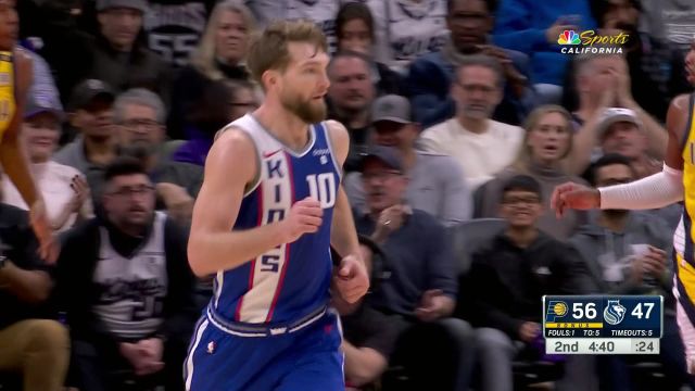 巧妙配合打穿防线 赫尔特连线萨博尼斯上演双手暴扣