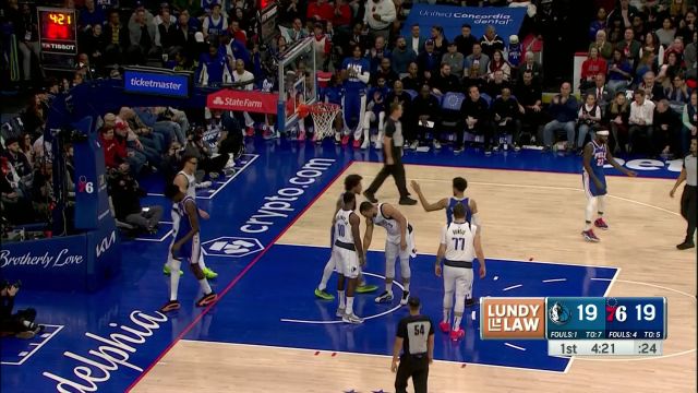 扛起进攻大旗 乌布雷空中无惧对抗强势上篮取分