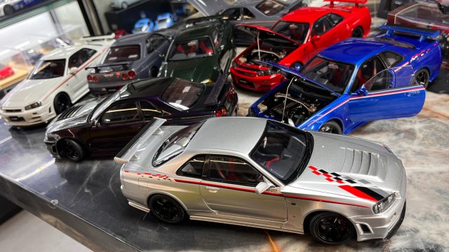 MotorHelix 合金全开 1:18 GTR BNR34 系列装饰板样品