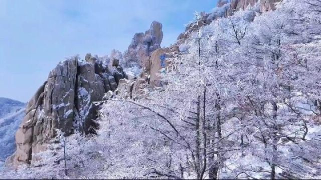 航拍青岛崂山巨峰雪后雾凇奇观