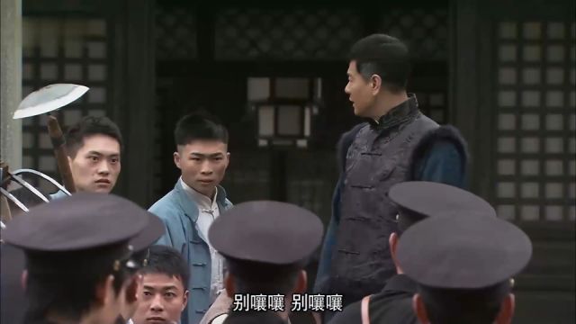 恶霸警察乱抓人,哪料被抓的竟是新来的队长,有好戏看了