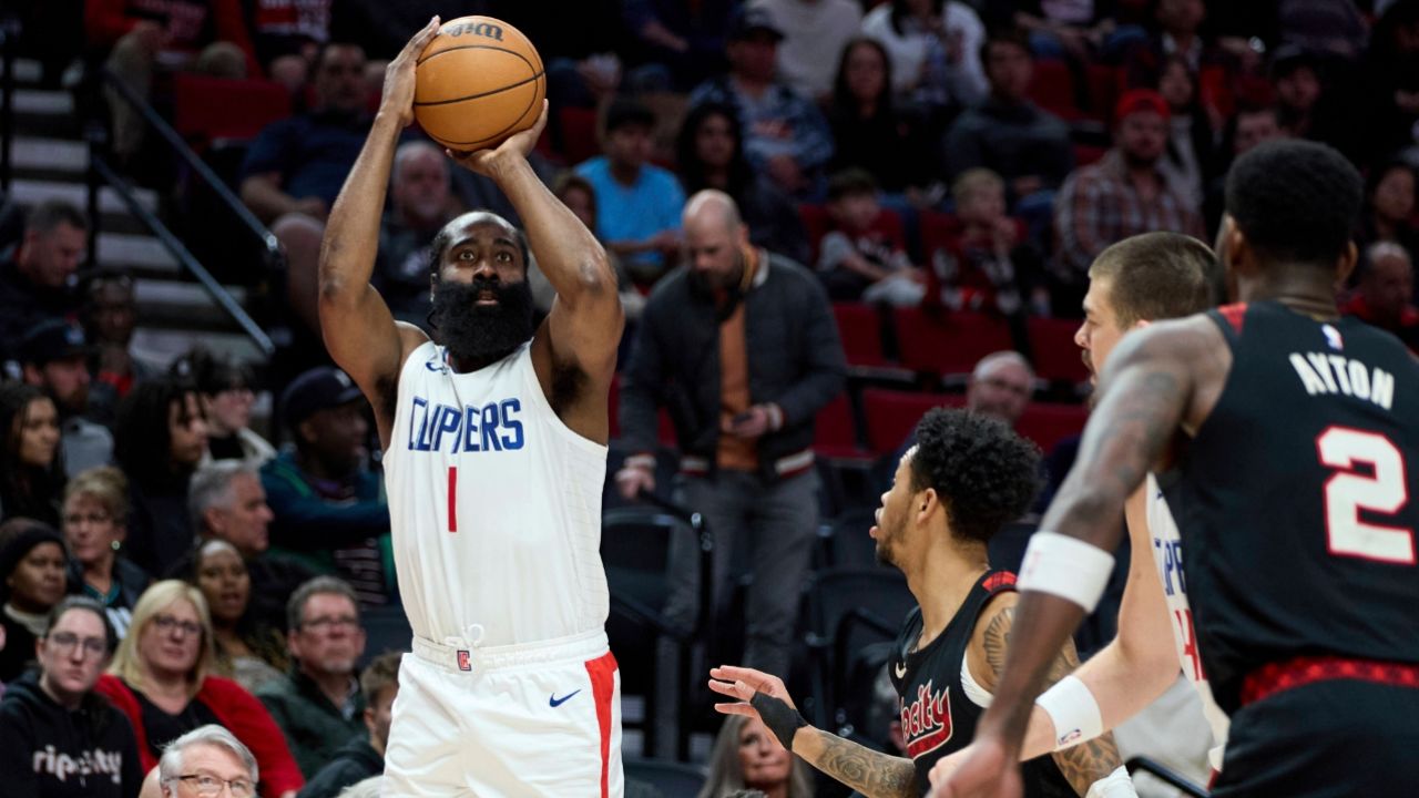 超级神射手之哈登:后撤步三分之王,巅峰一季力扛宇宙勇