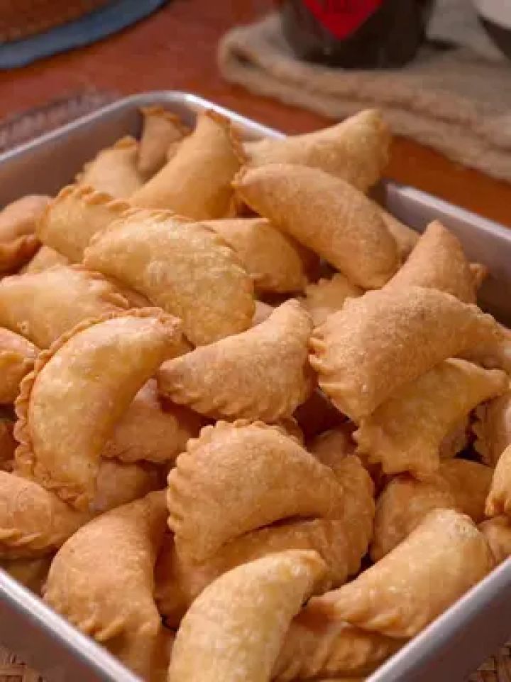 起油锅 炸油角喽#又香又酥又脆 #油角 #炸年货