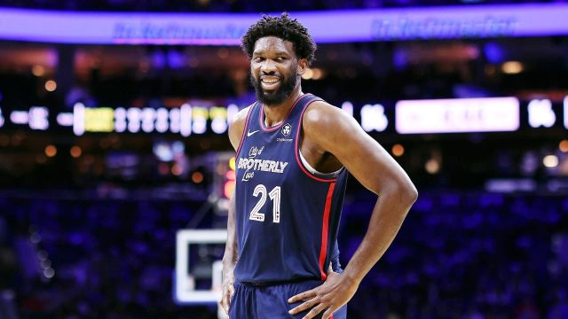 名记！恩比德不会考虑带伤出战，来获得MVP等奖项评选资格！