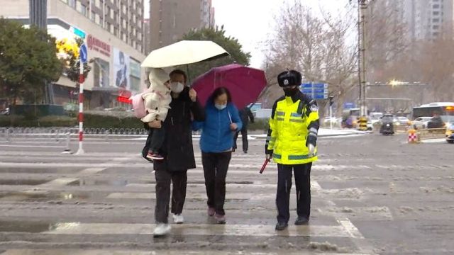 济宁交警全力保障恶劣天气道路交通平安畅通