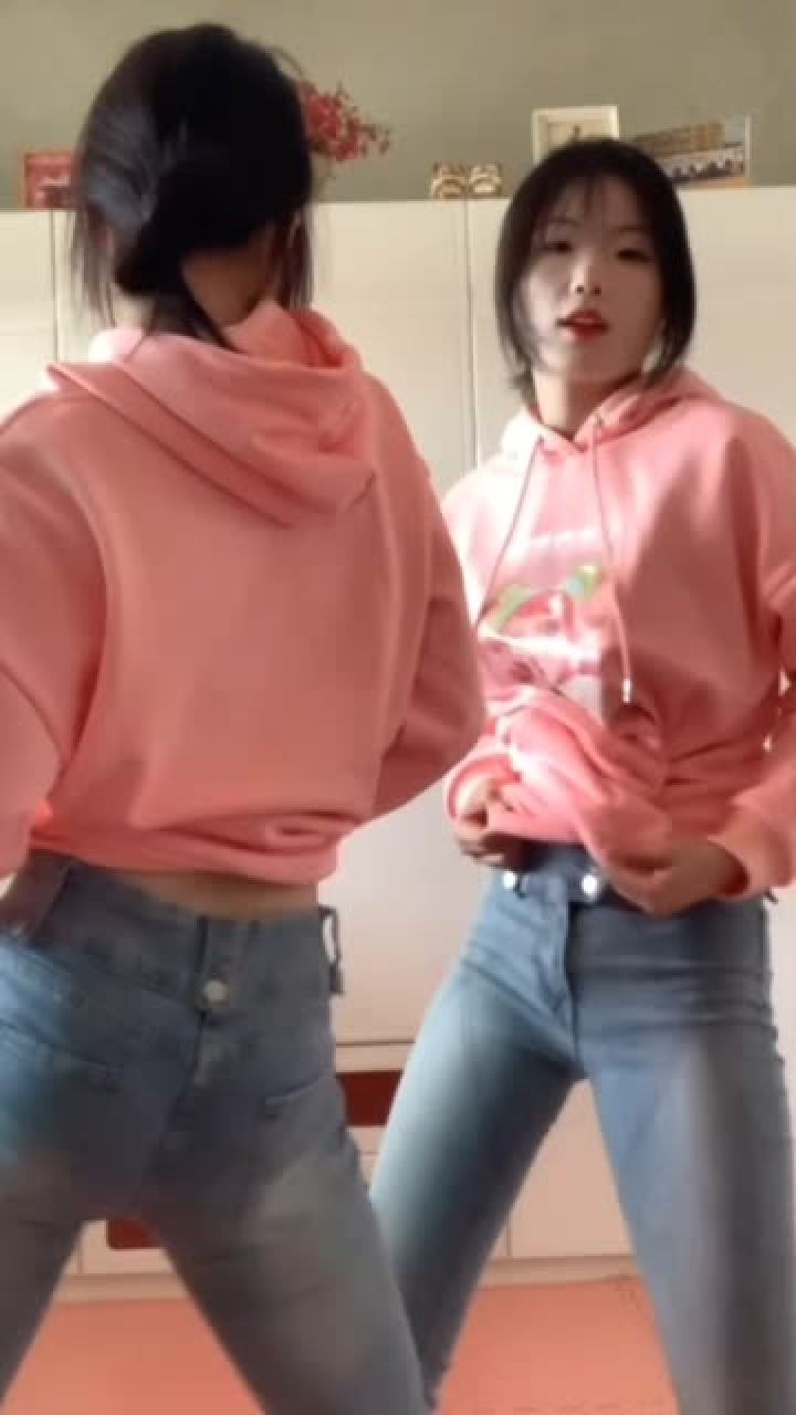 后背摇来啦 #宁欣彤 #后背摇摆舞 #一本正经的乱扭