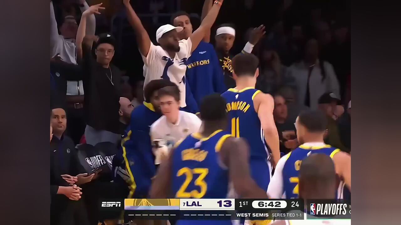 克莱命中三分替补席三分手势! #nba创作营分现金 #克莱