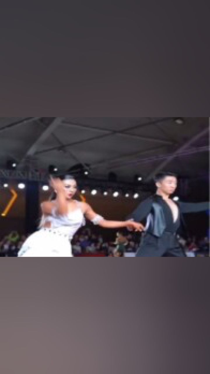 曹政孙璠老师表演,魅力四射,他们的徒儿墨茉组合这么优秀,恩师功不可