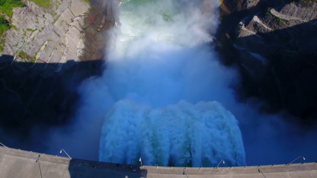 雅砻江流域水风光一体化基地累计发电量突破1万亿千瓦时