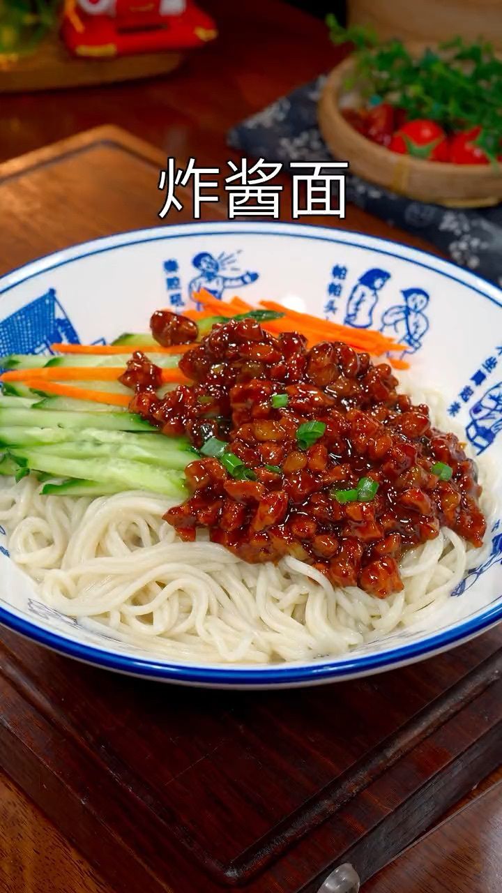 家里有面条又不想做饭的,你就试试这个简简单单的炸酱面