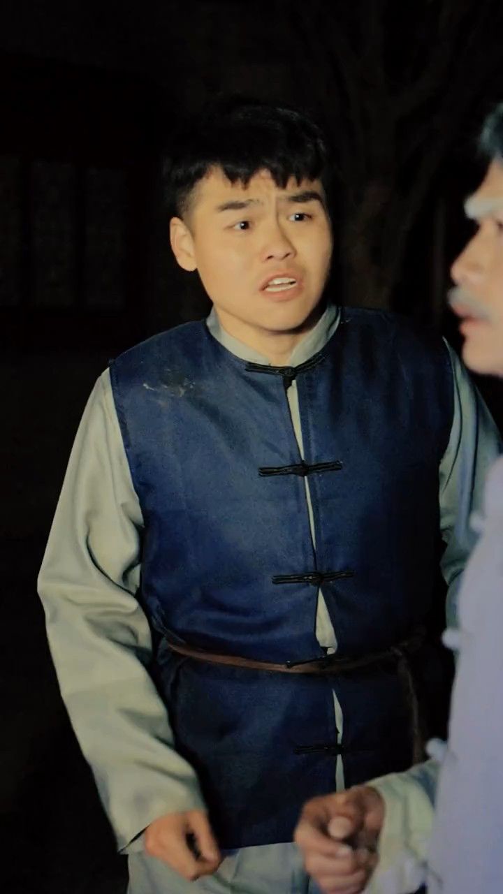 二狗求七叔帮他开天眼,开眼的一瞬间他后悔了