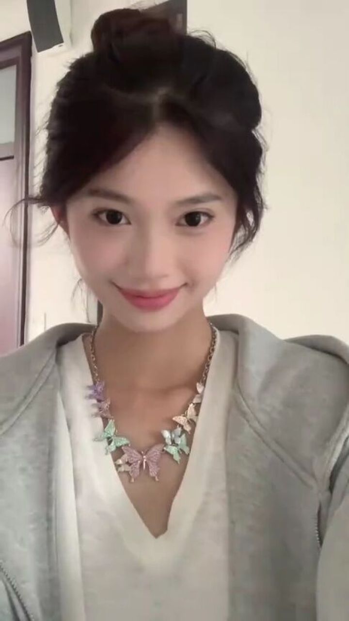 卖萌 #表演秀 #手势舞 #美女摇 #清纯妹子