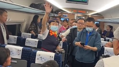 高铁到达广州南站不停，直接驶向深圳，乘客围着乘务员讨说法