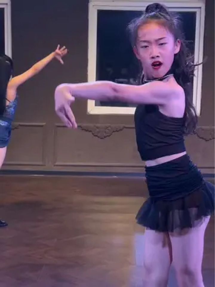 没有一朵花,从一开始就是花,要坚持,要努力,要热爱#爱舞艾米 #体育