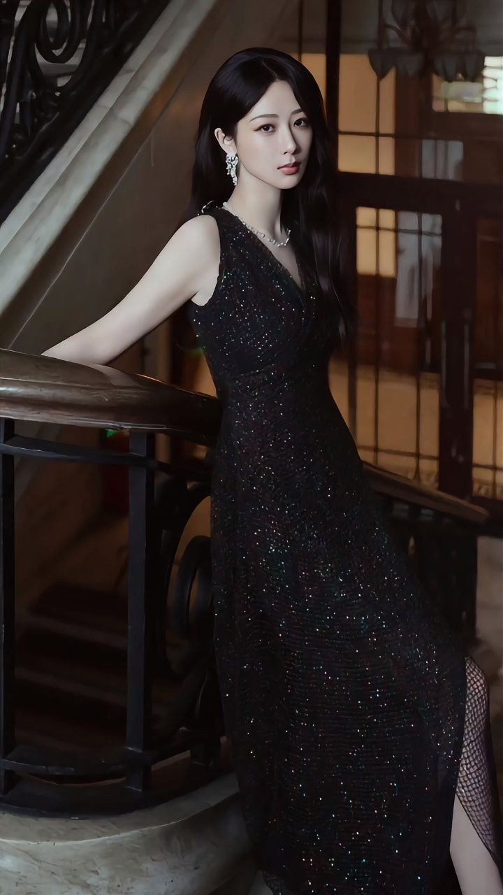 杨紫高定黑礼裙,又美又飒,好有气质
