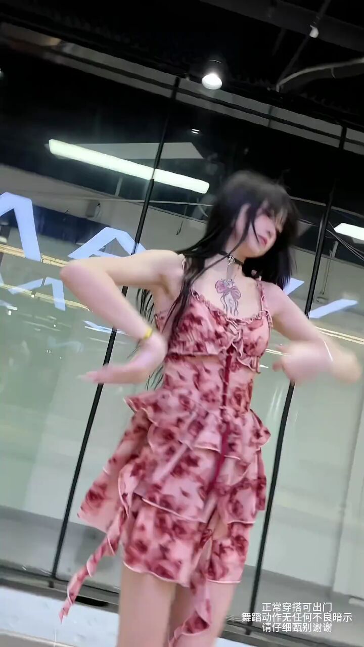 你们要的连衣裙南南来了 #爱跳舞的小姑娘又来了 #00后跳广场舞 #一学