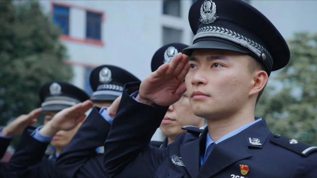 我们是人民警察 我们正青春