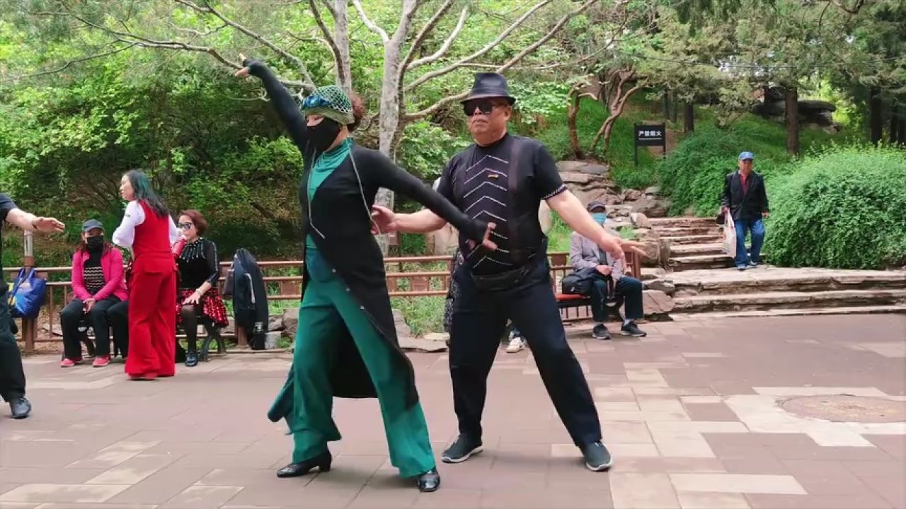 吉特巴双人版,舞步娴熟流畅,一起跳起来吧