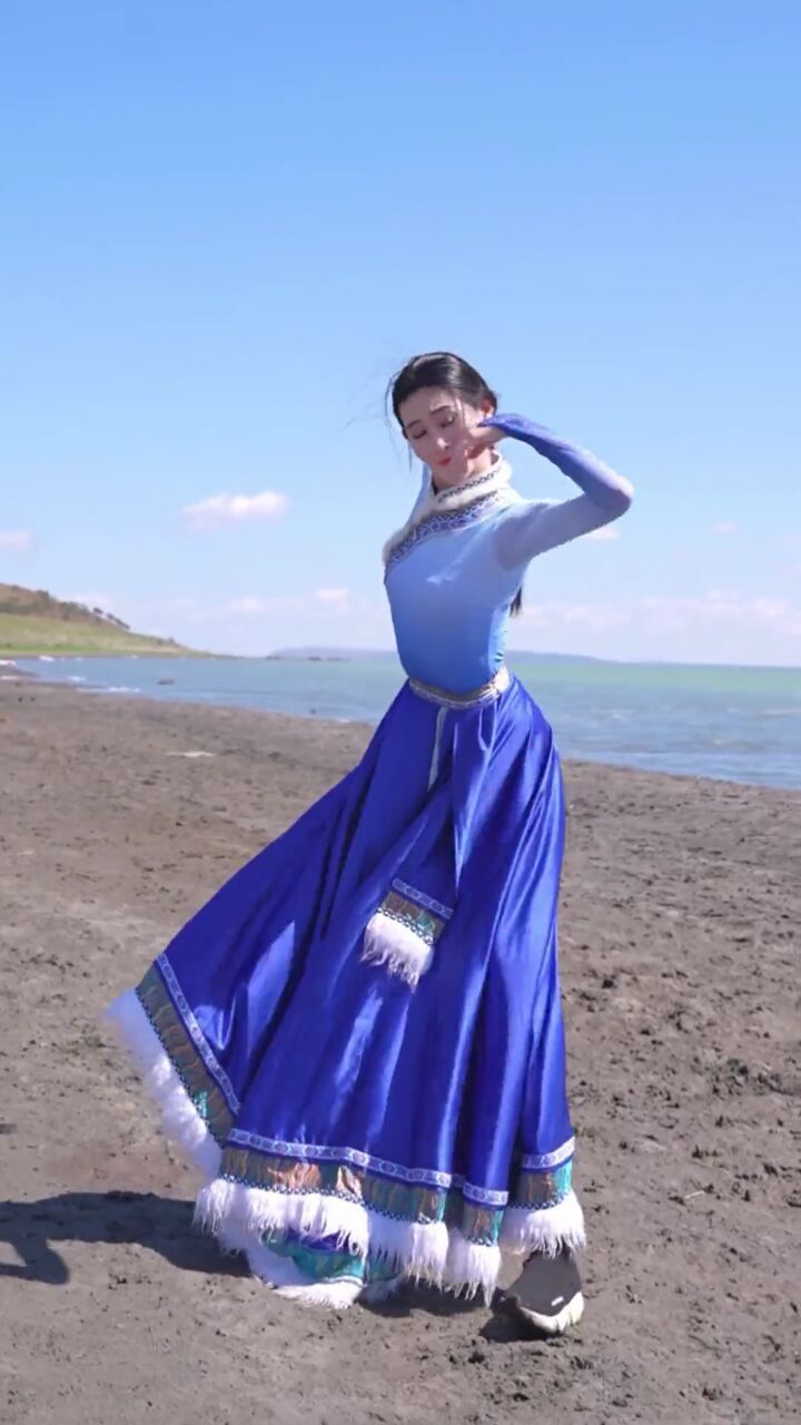 看白云才看清了我自己 看山川才看见了美丽 #藏族舞 #浪拉山情