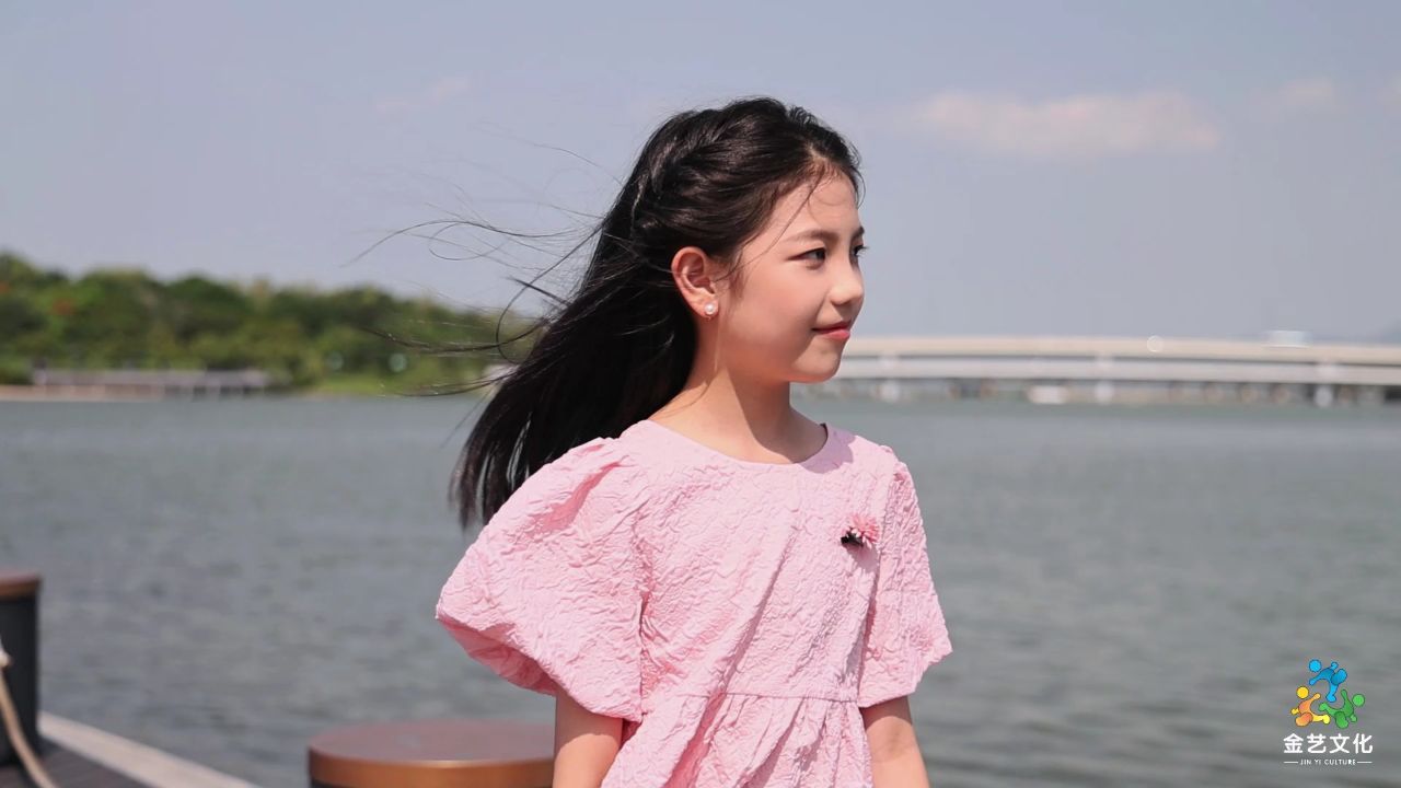 元气女孩王嘉人演唱《追梦路上处处是春天》最美童声,正能量爆棚