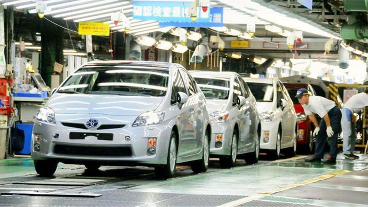 日本疯狂向我国出口丰田本田,为啥他们自己不开?原因很现实