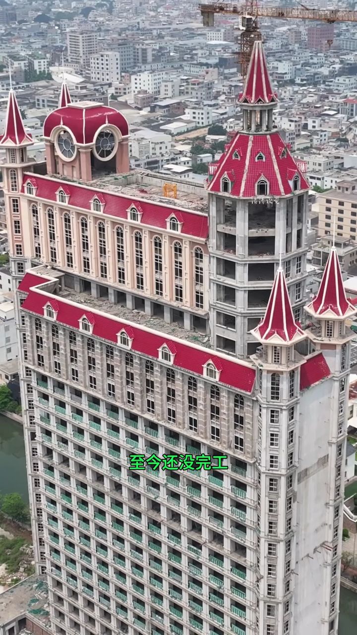潮汕地区最大的烂尾酒店,一百多米高的欧式风格的建筑,烂尾20多年还没