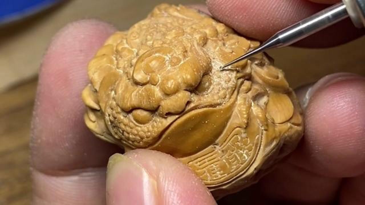 一根筋核桃雕刻金蟾 #雕刻 #文玩 #手艺人 #核雕 #手工 #原创 #非遗