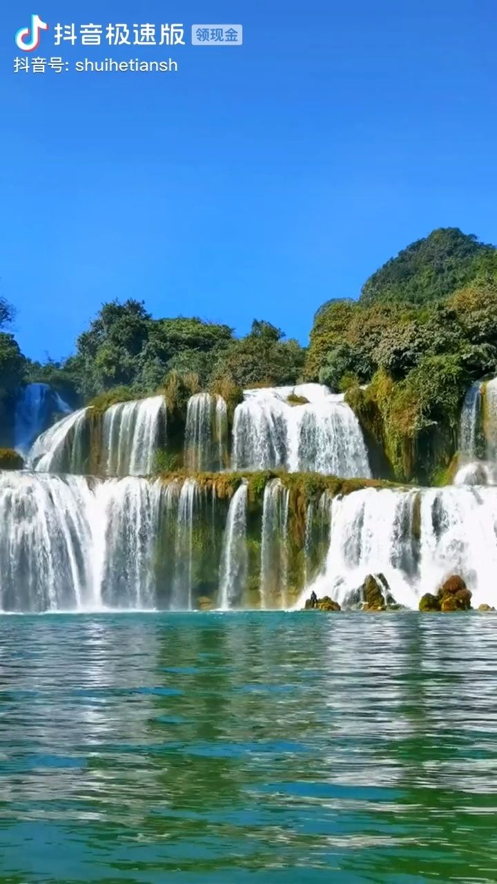 壁纸 风景 旅游 瀑布 山水 桌面 720_1280 竖版 竖屏 手机