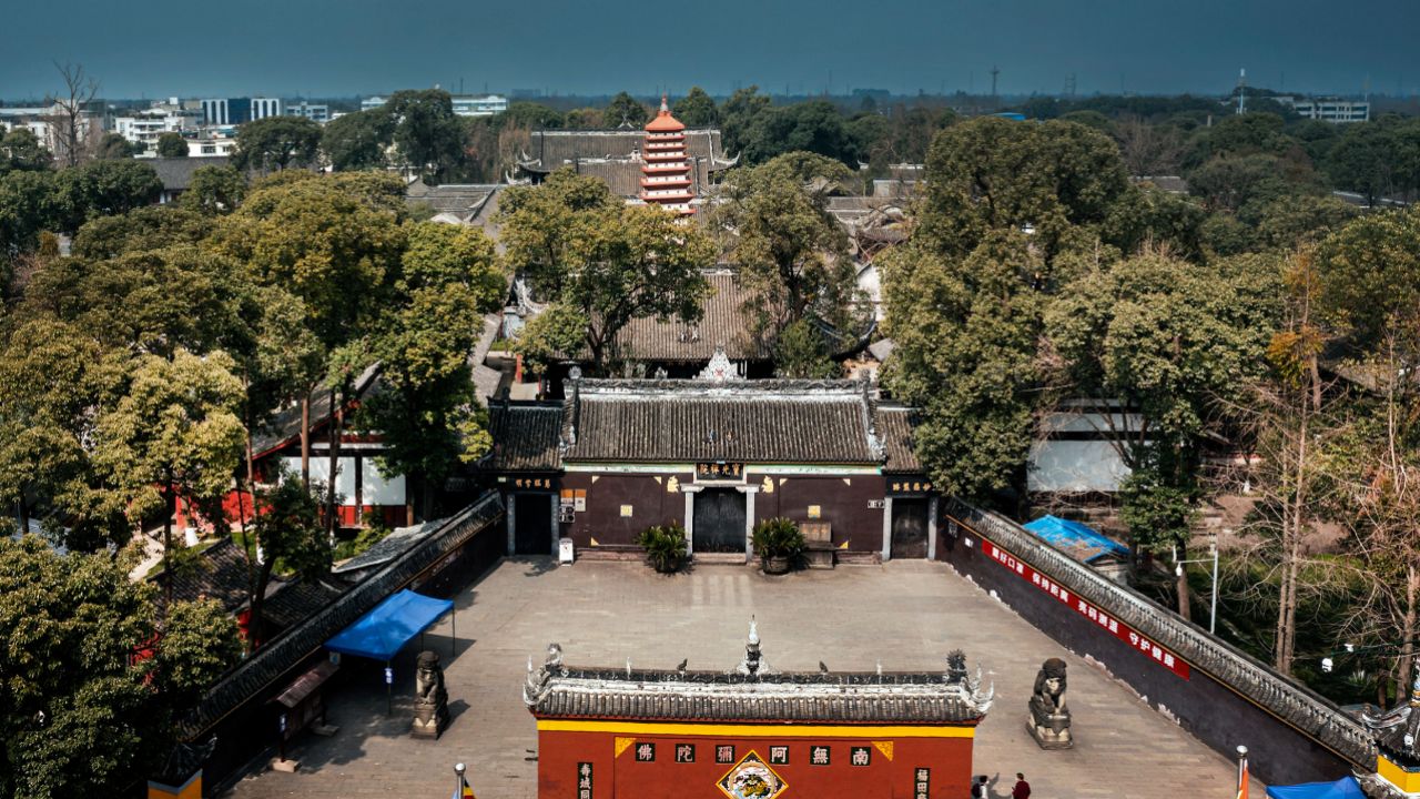 宝光寺舍利斜塔:烟霞无定相 闹市听梵音