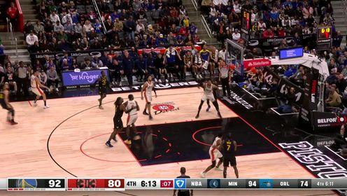 《NBA全场集锦》要进就进高难度！库里迎着防守防守强硬打成3+1命中第二记三分球