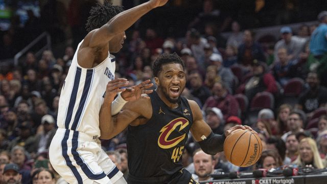 米切尔vs灰熊集锦 全场29+4+8攻传两端皆有建树