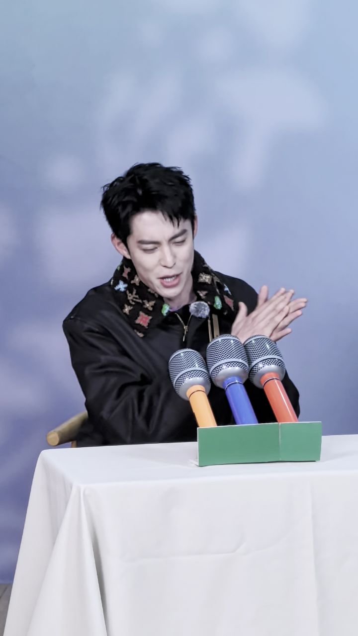 王鹤棣秦霄贤竟然在何炅家用洗发水卸妆?