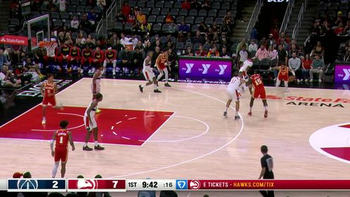 《NBA全场集锦》每场比赛的保留项目 特雷杨空接喂饼卡佩拉看嗨观众
