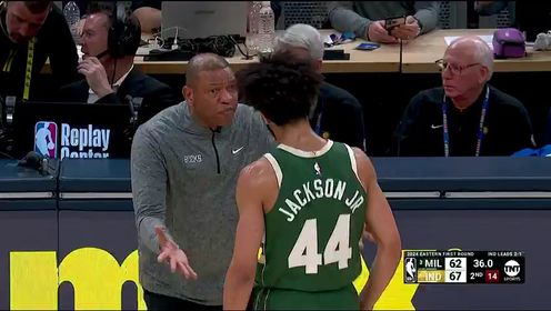 《NBA全场集锦》缺兵少将太难了！镜头给到场边的老李一直在紧急指导
