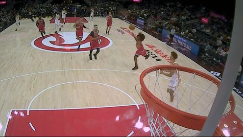 《NBA全场集锦》再现四分卫长传！特雷杨反击长传丹尼尔斯轻松暴扣得手