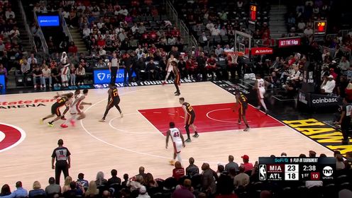《NBA全场集锦》这手感相当柔和！邓罗强突篮下失衡状态巧妙挑篮打成2+1