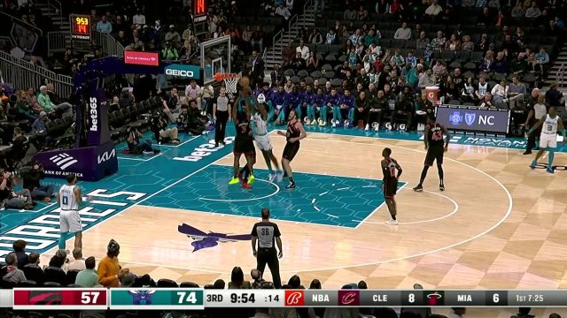 华丽操作闪亮全场 巴恩斯空中极限拉杆美如画