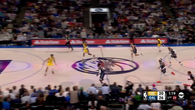 空中作业！小哈达威快下上篮弹飞 霍姆斯跟进起飞空中补进