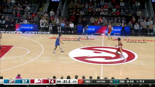 这次终于成功！ 杰伦-约翰逊直杀篮下单手炸裂隔扣霍姆格伦