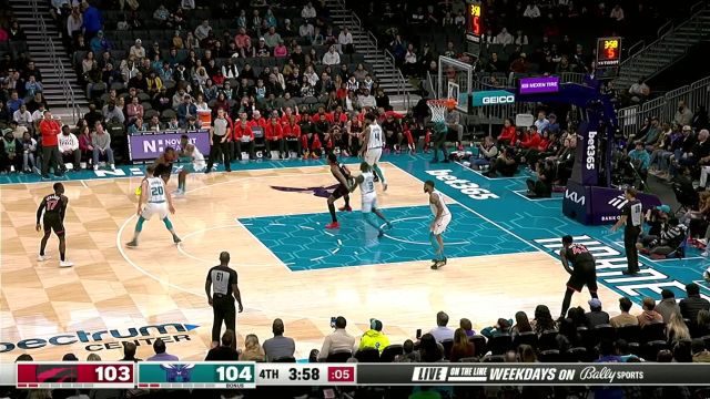 大心脏打进关键球 阿奴诺比冲入人群之中2+1得手